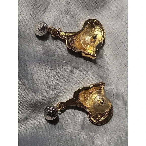 Vintage gold & silver tone cat kitten playing with ball of yarn dangle earrings - Picture 5 of 8